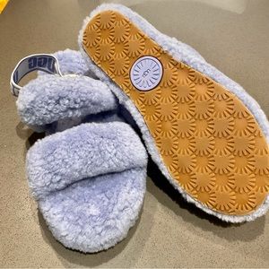 UGG 💜 Mauve—Lilac colored furry slippers. Size 7 💜 Lightly Worn 💜 Lovely ! 💜
